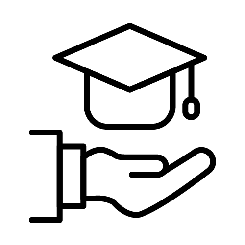 يد تحمل قبعة تخرج